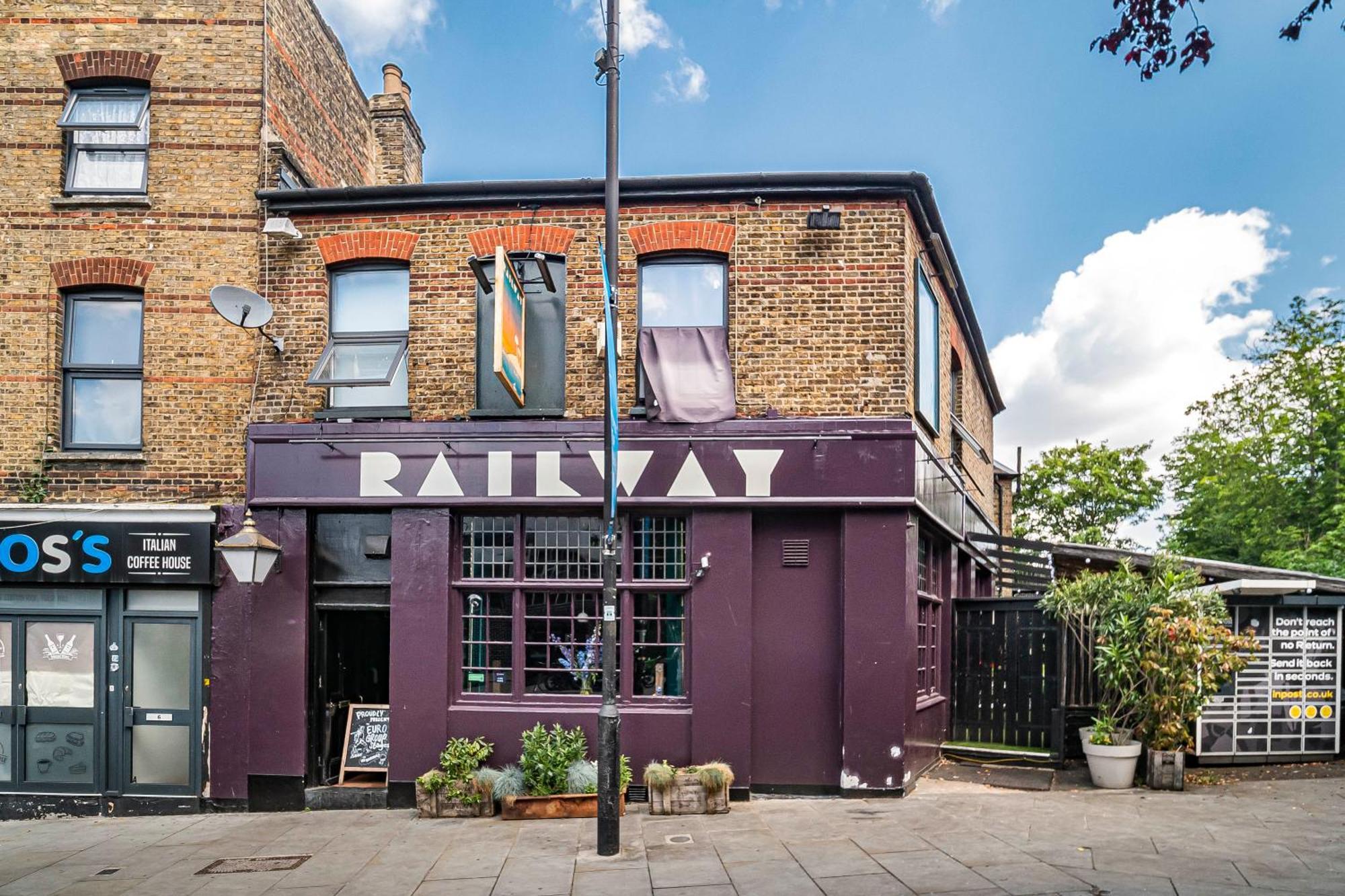 Pass The Keys Private Garden Apartment By Tulse Hill Station Londra Esterno foto